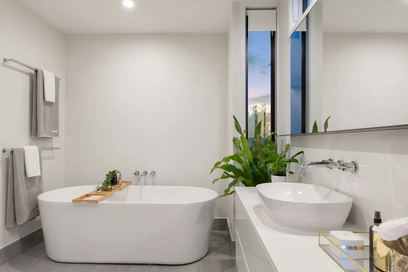The Atrium, bathroom clean modern towels